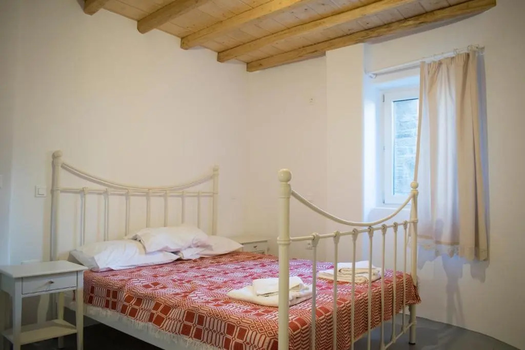 Traditional suites in Chora Kythnos #4