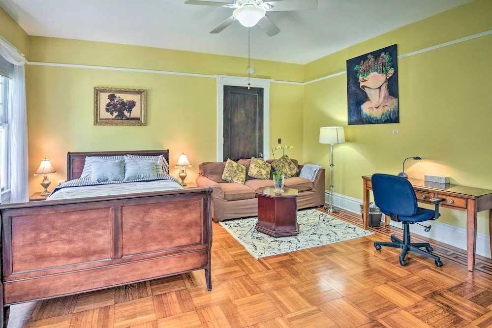 Historic Crescent City Studio - Lakefront w/ Dock!