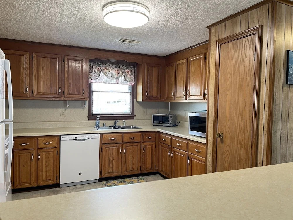 Southern Star 5 Bedroom Cottage by RedAwning