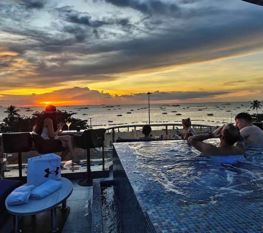 The Globe Hotel Bar and Restaurant