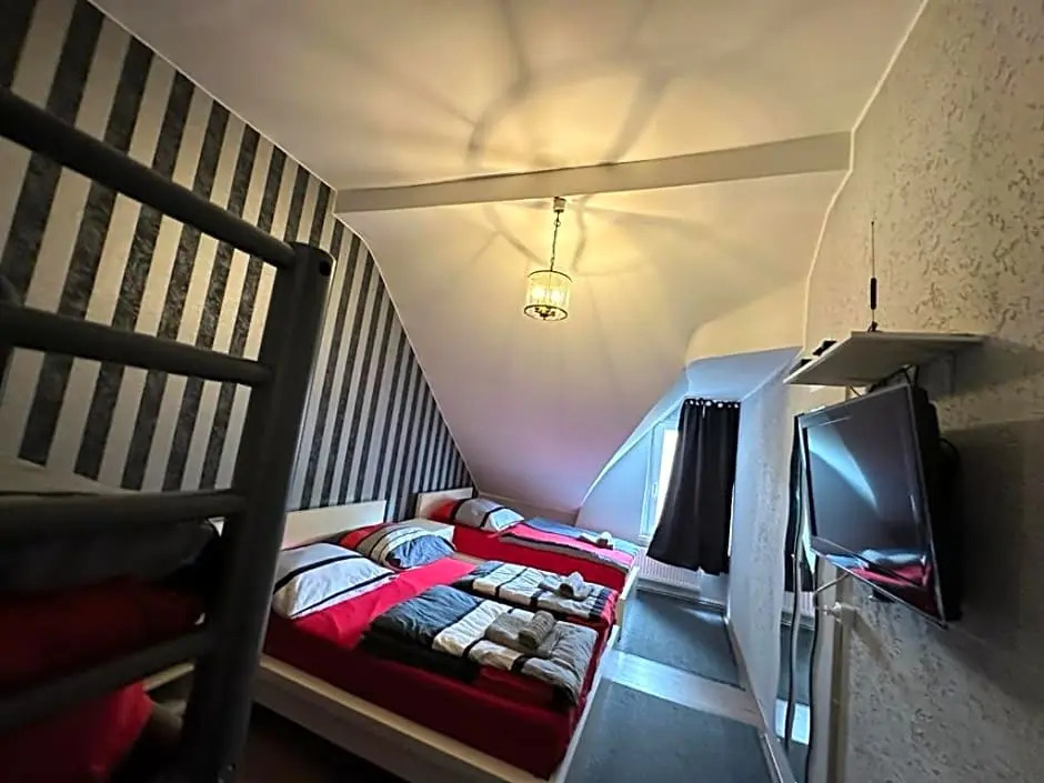 Adams Hostel - Self Check-In & Only Private Rooms