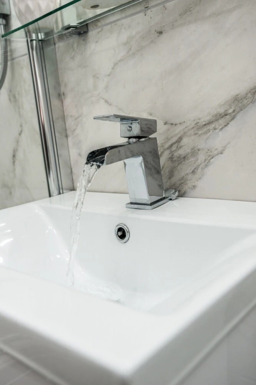 Spacious City Centre 2-Bedroom Apartment by StaySavvy Accommodation