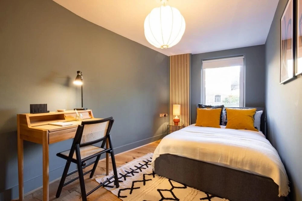 The Crystal Quarters - Modern Bright 2bdr Apartment