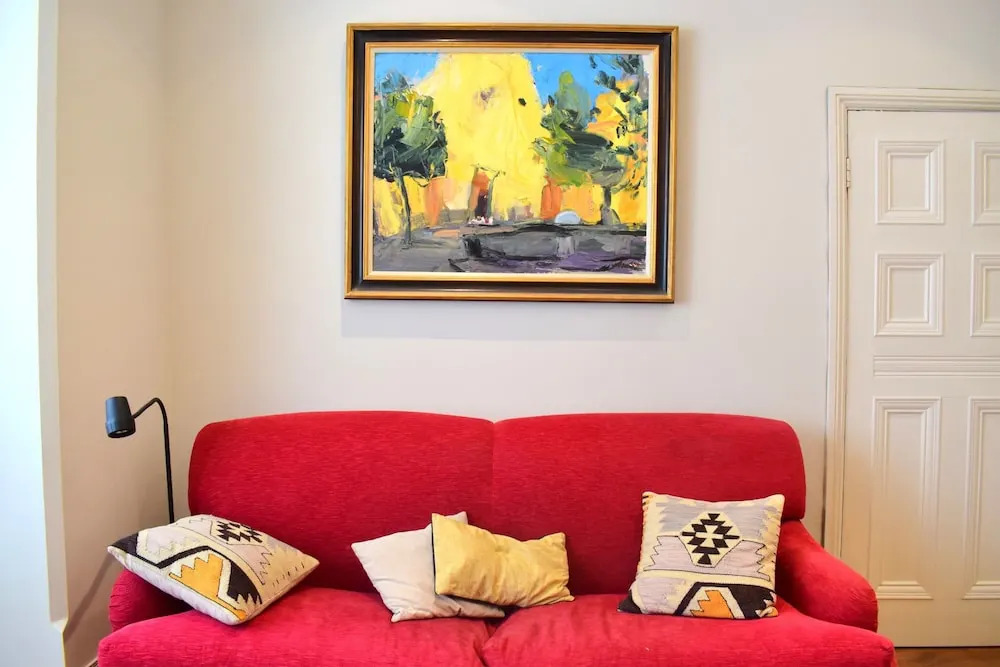 South London 2 Bedroom House With Garden