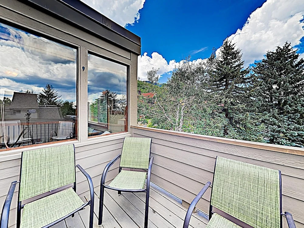 New Listing! Alpine Gem W/ Hot Tub, Near Lift 3 Bedroom Condo