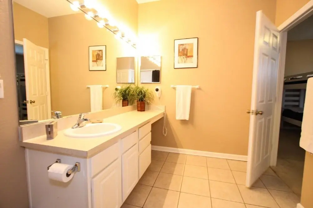 2784 Windsor Hills