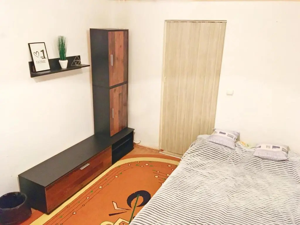 small APARTMENT FOR RENT