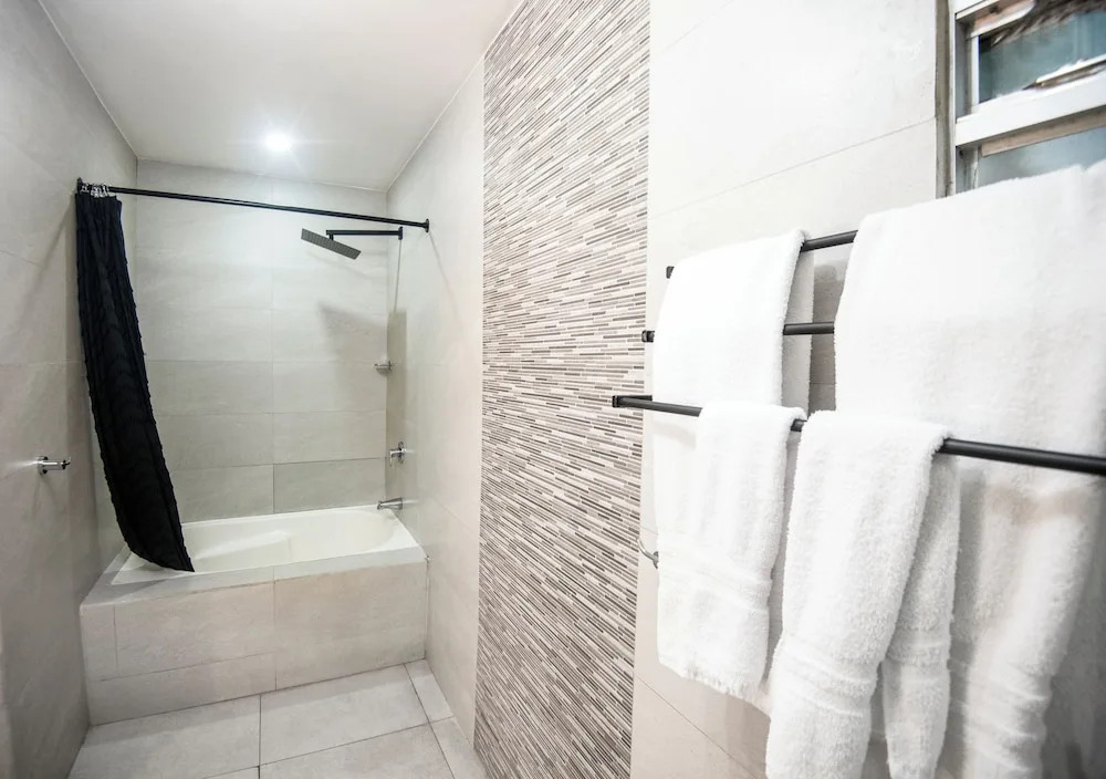 Villa Roca Boutique Resort & Suites