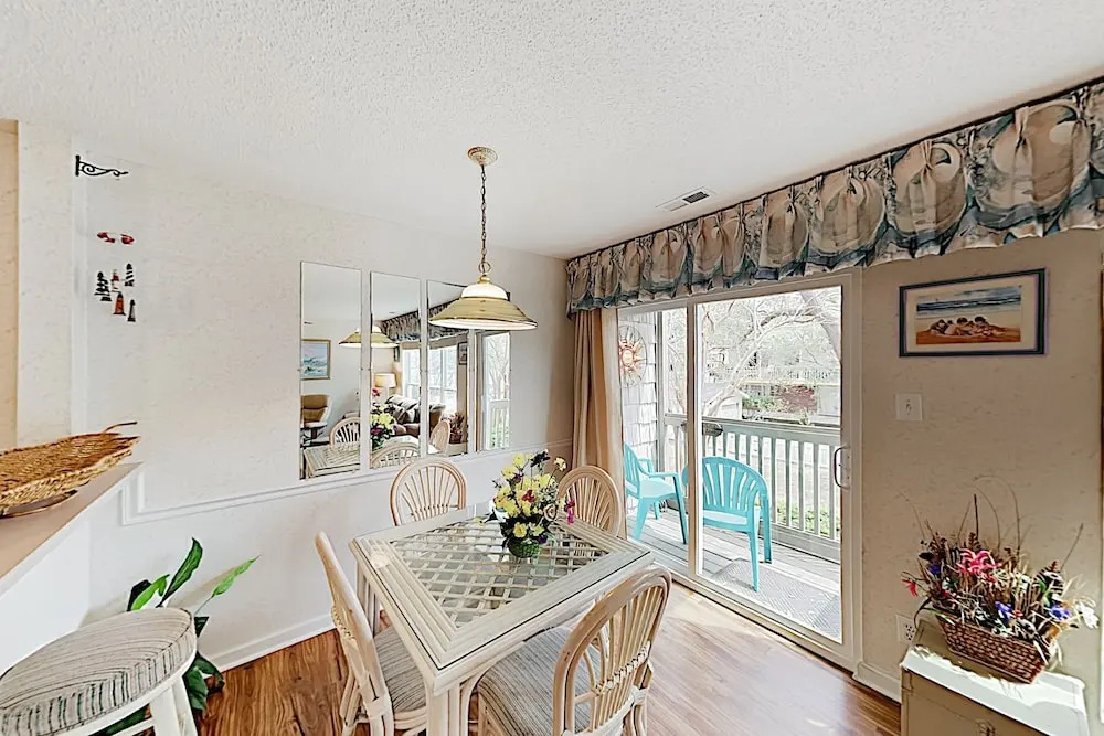 Beach Bliss: Private Balcony, 200 Yards To Shore! 2 Bedroom Condo