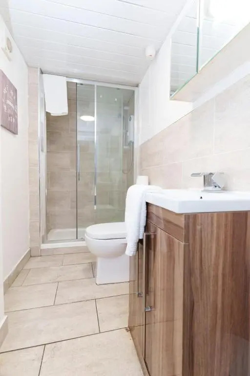Am to Pm Apartments