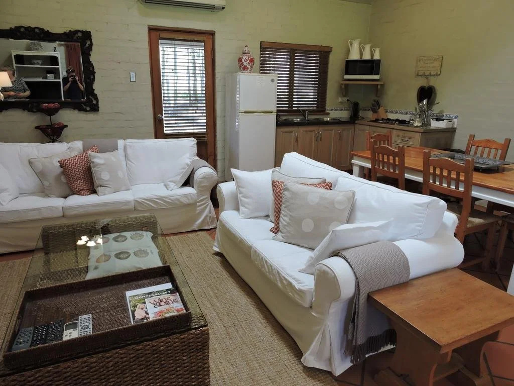 Thistle Hill Guesthouse - walk to many wineries and restaurants