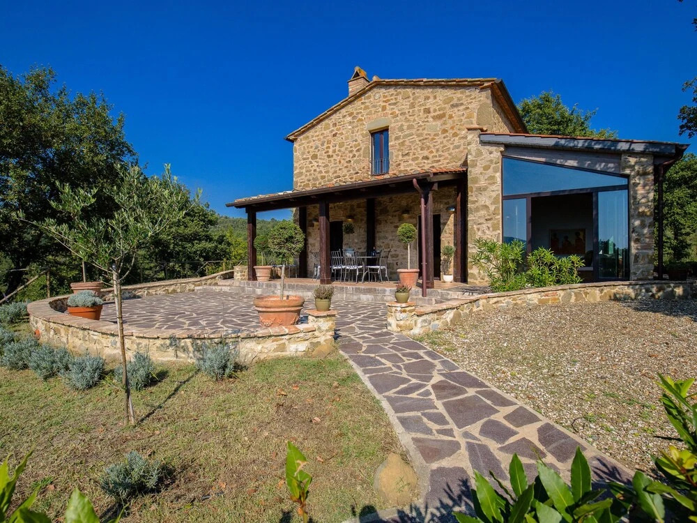 Splendid Villa in Preggio With Swimming Pool