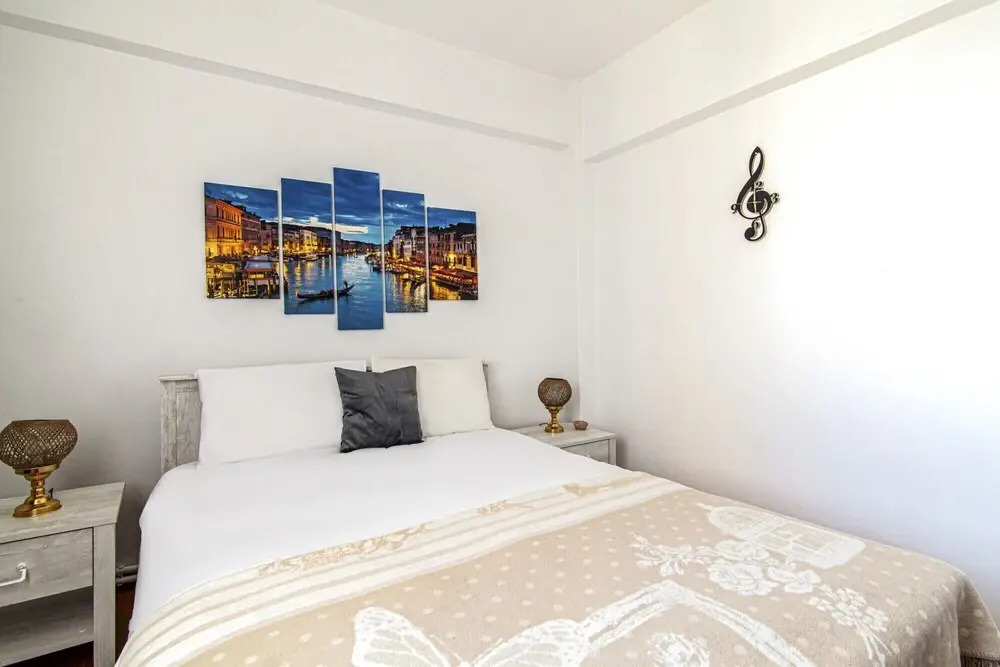 Charming Flat Next to Cevahir Shopping Mall