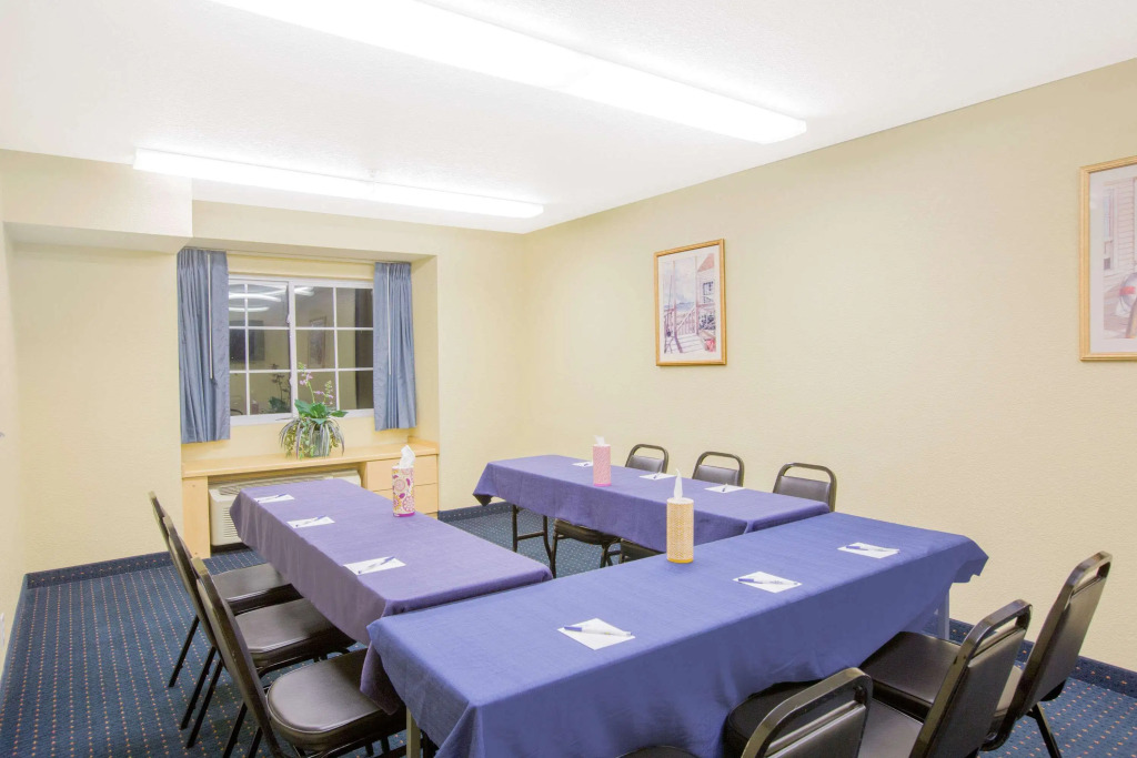 Microtel Inn & Suites by Wyndham Albertville