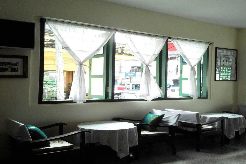 Srisomboon Hostel
