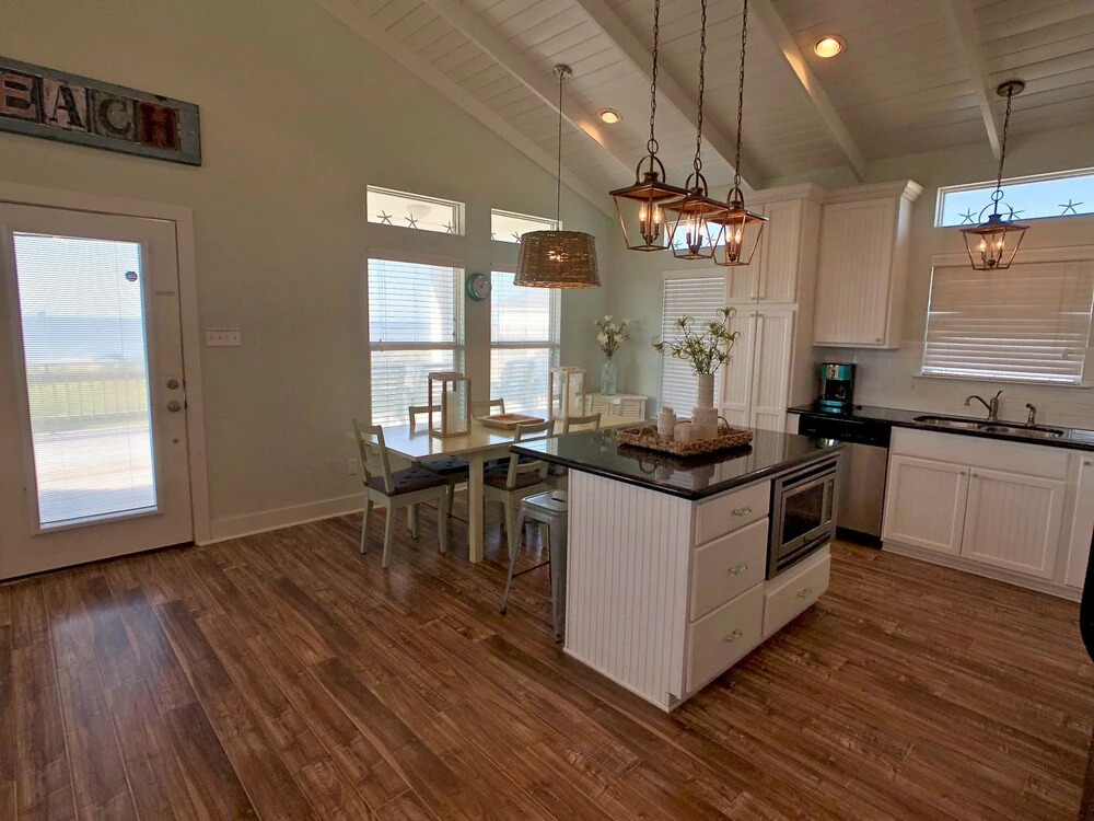 Chillax Inn 3 Bedroom Home by RedAwning