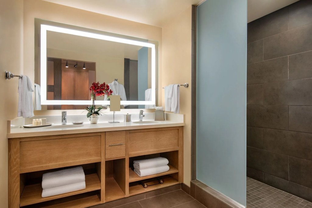 Inn at the 5th