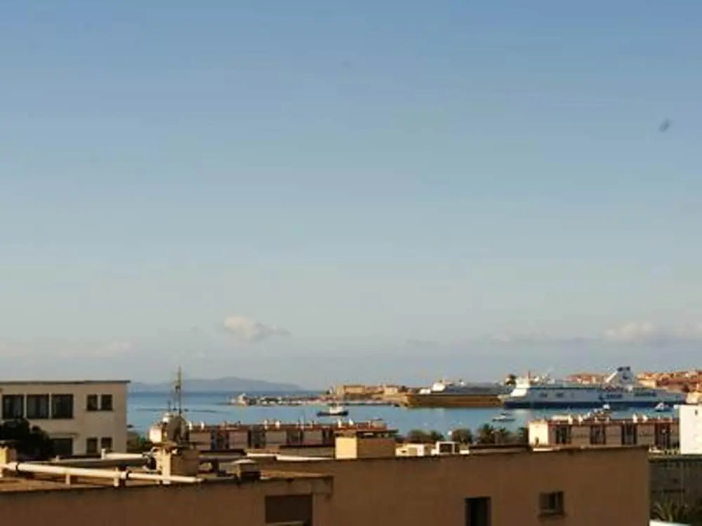 Studio in Ajaccio, With Wonderful sea View, Balcony and Wifi