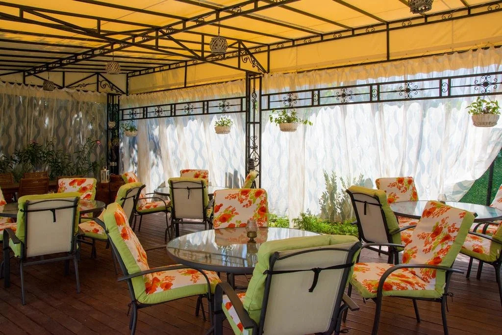 Hotel Debi