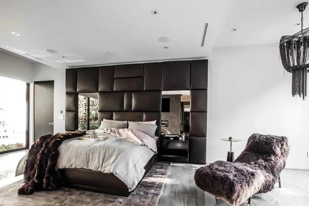 Bowmont Glass Estate - Sleek, Architectural and Unique Contemporary Estate
