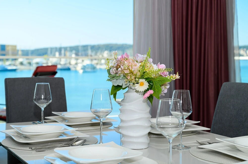 Luxury 90 m2 Apt.w.balcony & Spectacular sea View