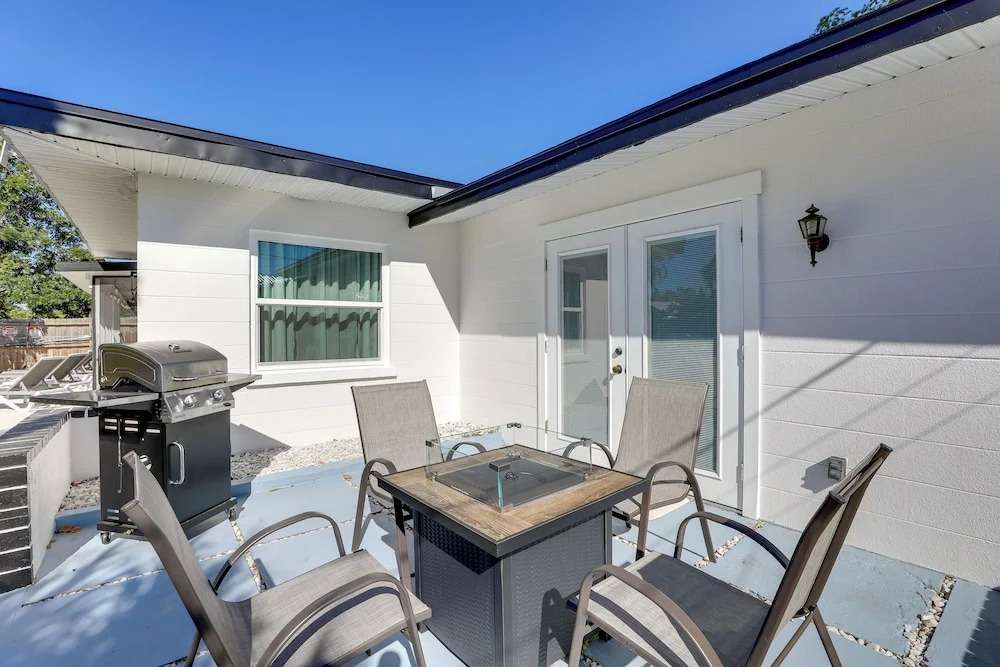 8 Mi to Beaches: Bradenton Home w/ Poolside Oasis!