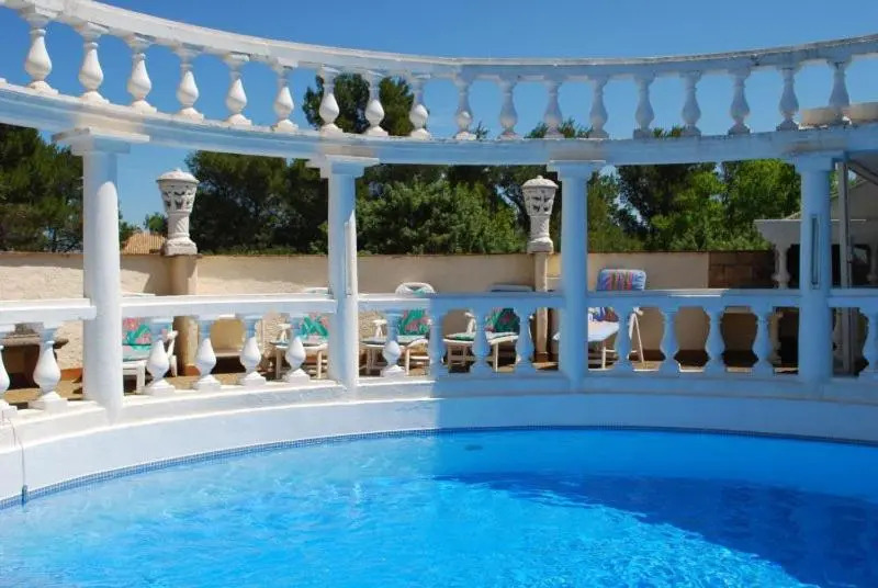 Villa with pool in Provence -Villa Romantique sleeps up to 12 4 in optional gite