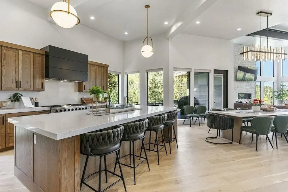 9005A - Luxury Four Bedroom 4 Home