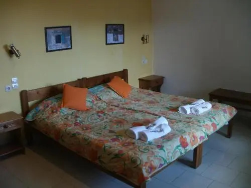 Pleoussa Studio and Apartments