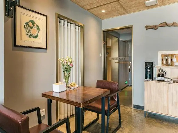 Hangzhou Xihu White Villa Hotel