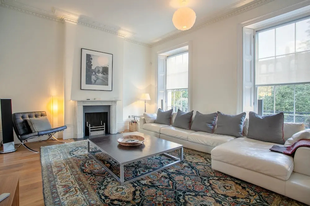 3 Bedroom Family House In Regents Park