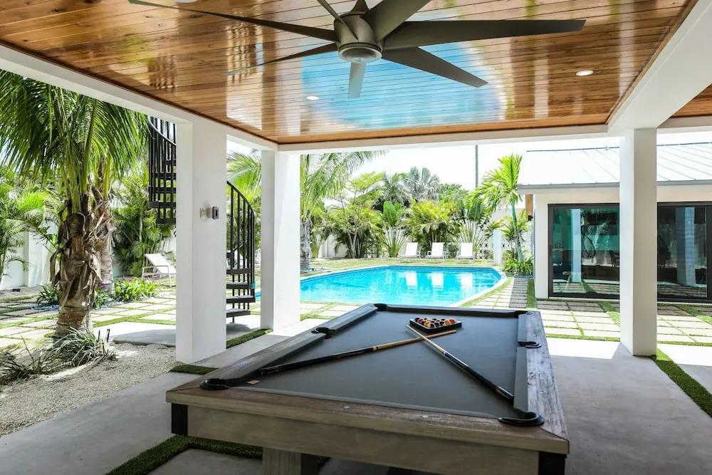 Lido Key Retreat by SKLRP