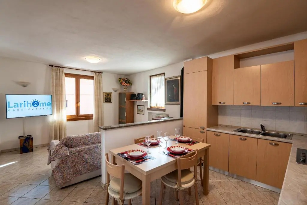 Apartment with garden a few steps from the lake - Larihome A06