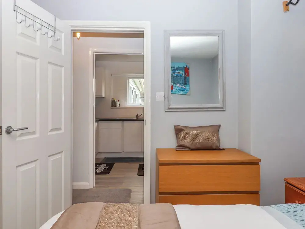 Brixham Breeze Cabin