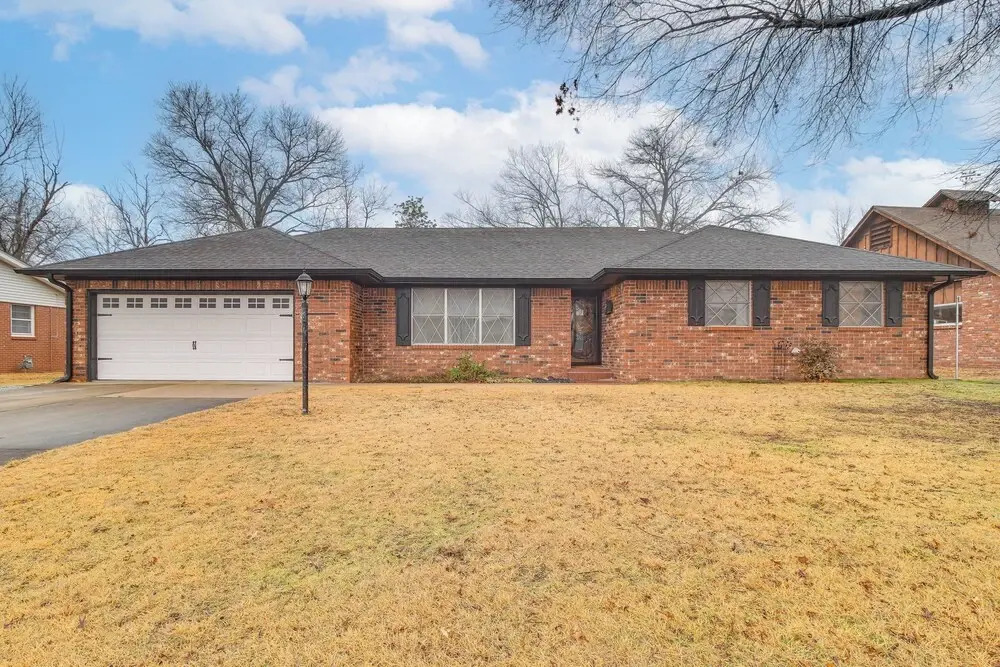 Near Shops & Eats: Vinita Home w/ Furnished Patio