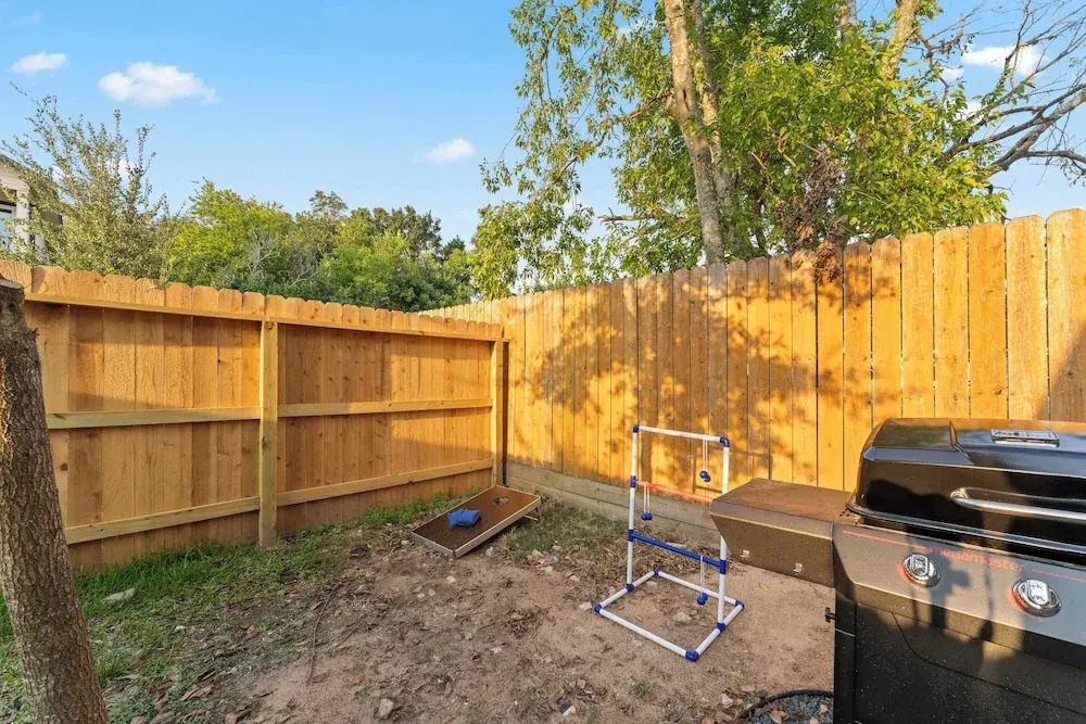 NRG Medcenter 4BD 4 5BA w Fencedyard Washerdryer