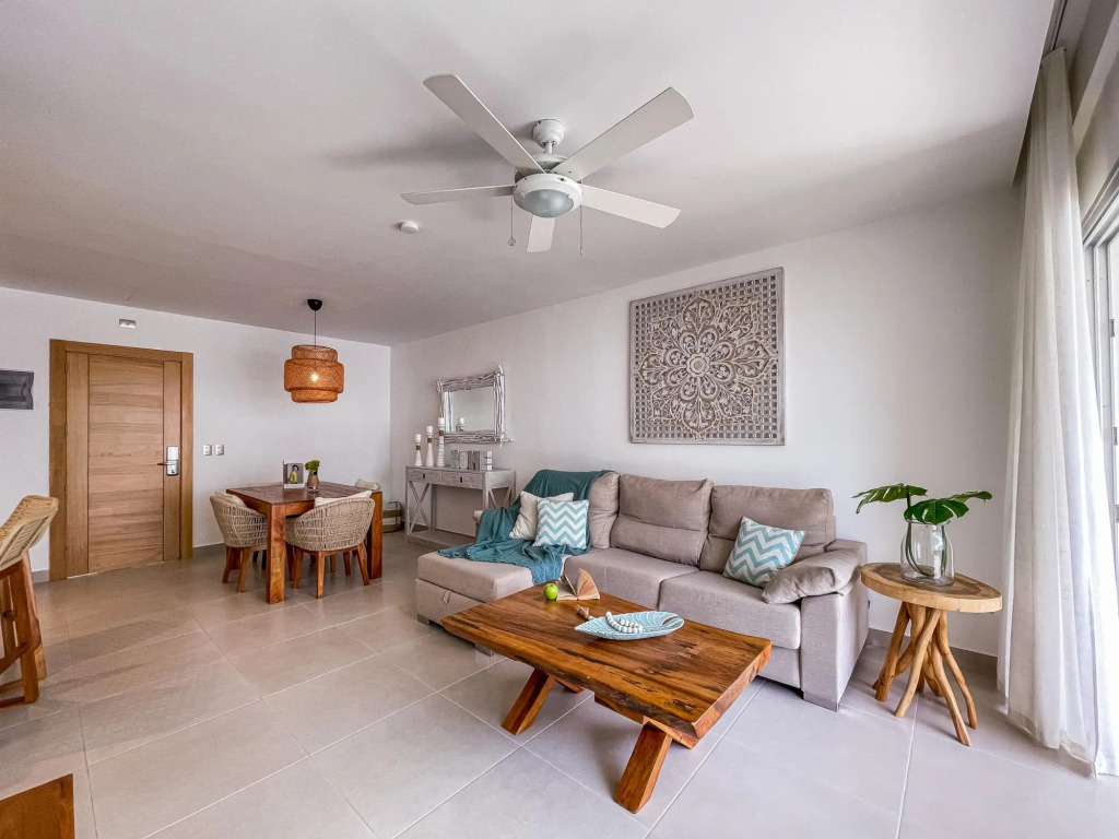 Gorgeous apartment steps from the beach.  B3