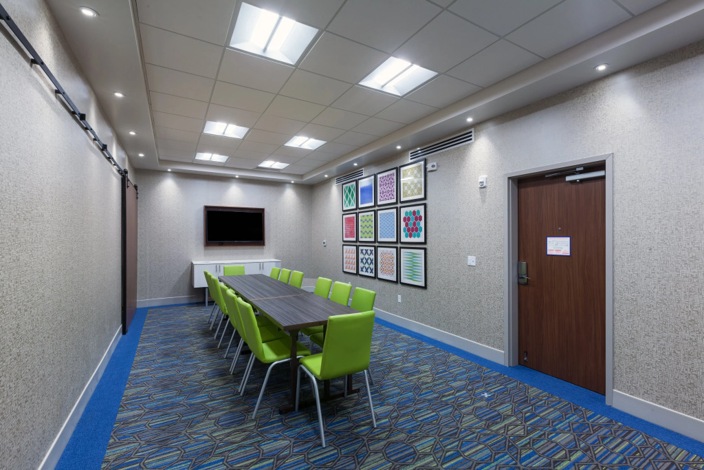 Holiday Inn Express & Suites Tulsa South - Woodland Hills by IHG