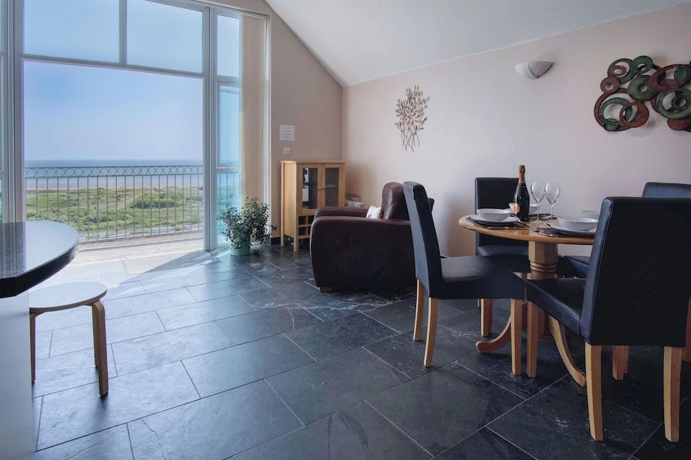 Manor View - 1 Bedroom Apartment - Pendine