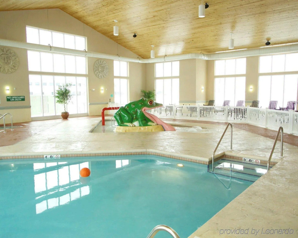 Holiday Inn Express & Suites - Green Bay East by IHG