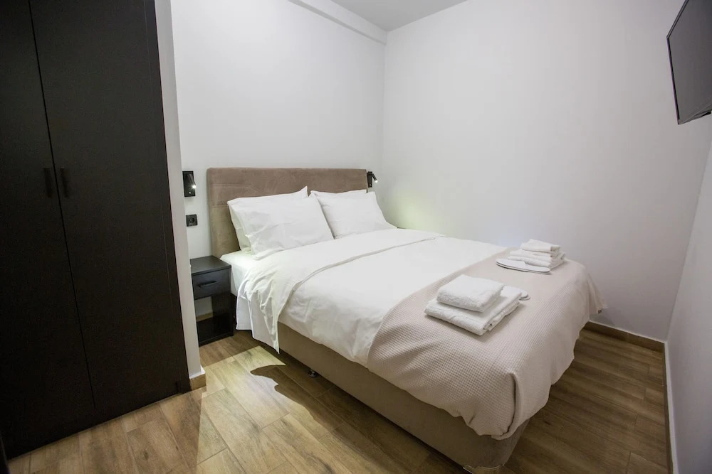 Raise Acropolis View Suites