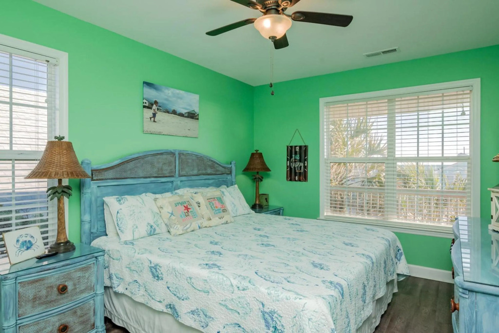 Sherrys Paradise by Oak Island Accommodations