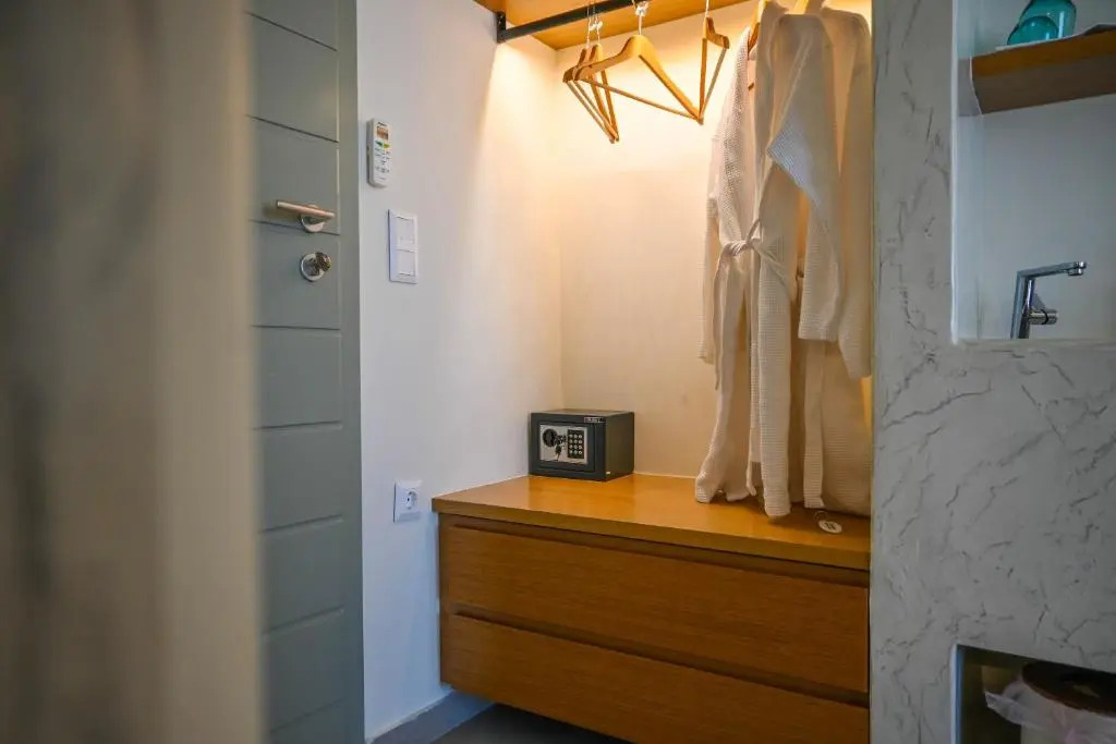 Schinoza luxury suites