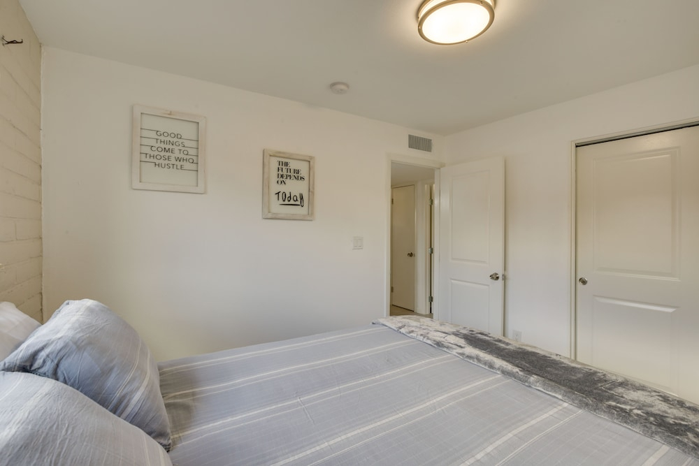 Updated El Paso Home - 14 Mi to Downtown!