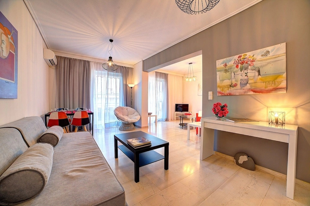 Beautiful Apartment in Glyfada Center