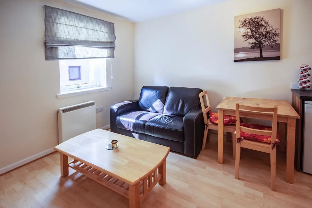 5 Varis Apartments