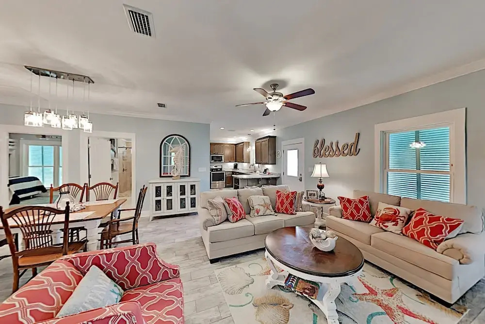 Stylish Beach W/ 2 Pools & Screened Deck 3 Bedroom Cottage