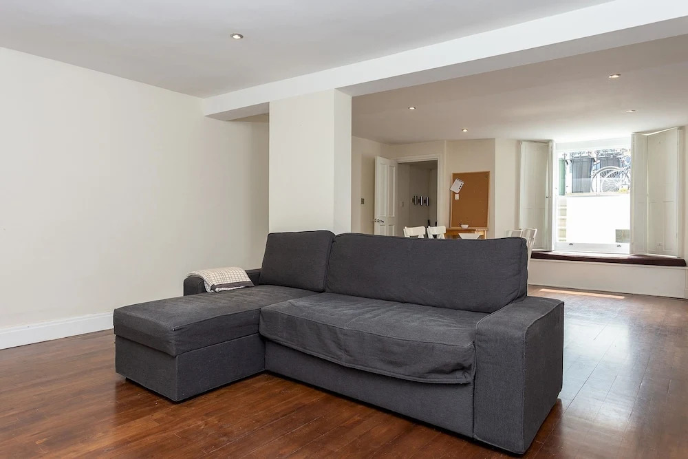 Spacious 1 Bedroom Garden Flat In Clapham Town