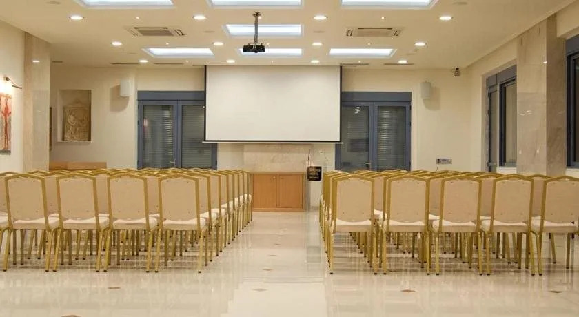 Saronis Hotel