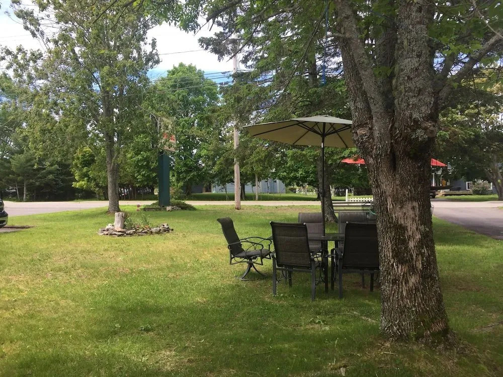 Greenside Motel
